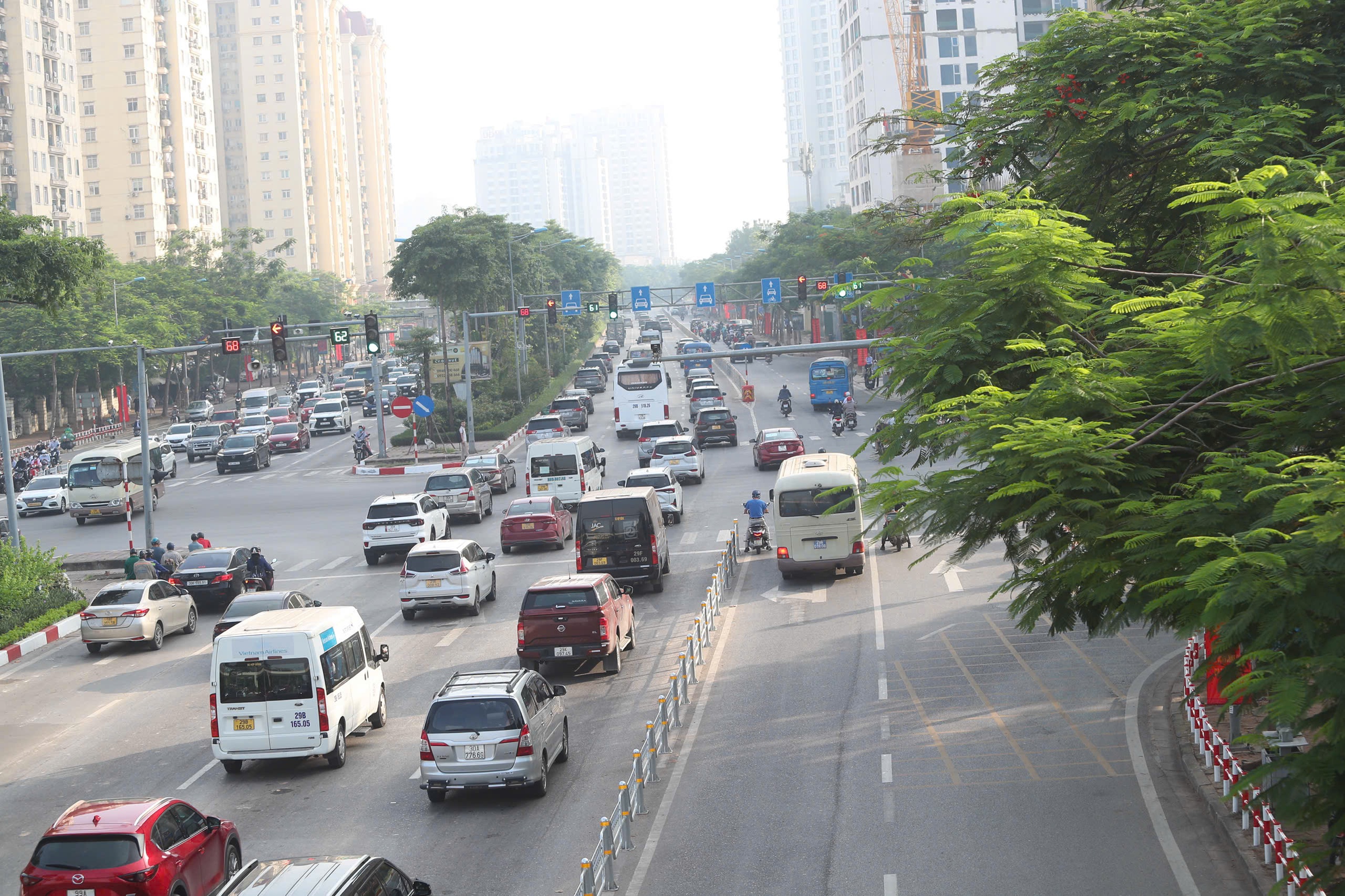Ng&agrave;y đầu t&aacute;ch l&agrave;n phương tiện tr&ecirc;n đường V&otilde; Ch&iacute; C&ocirc;ng, người d&acirc;n Thủ đ&ocirc; lưu th&ocirc;ng thuận lợi- Ảnh 5.