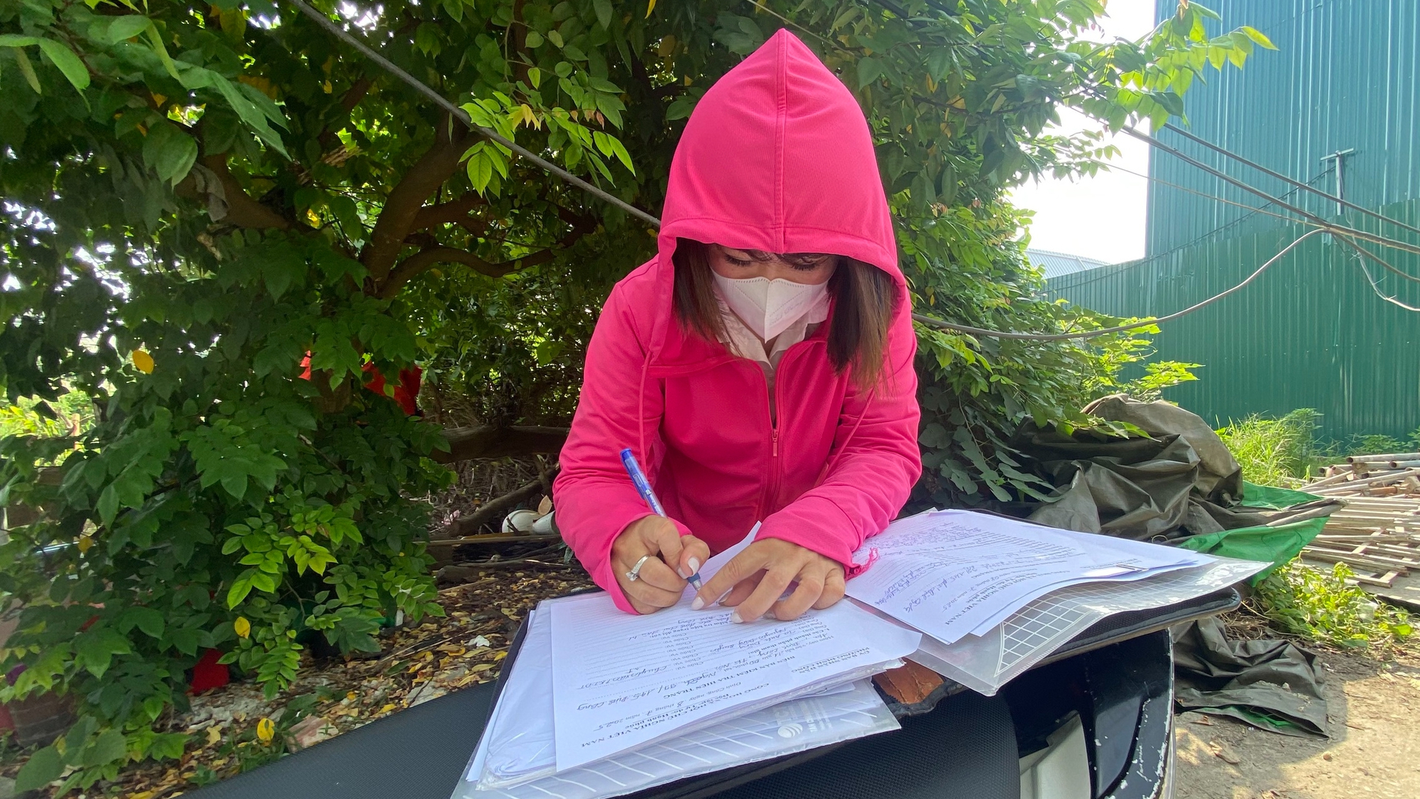 Cưỡng chế loạt nh&agrave; xưởng x&acirc;y dựng tr&aacute;i ph&eacute;p ven hồ Định C&ocirc;ng- Ảnh 5.