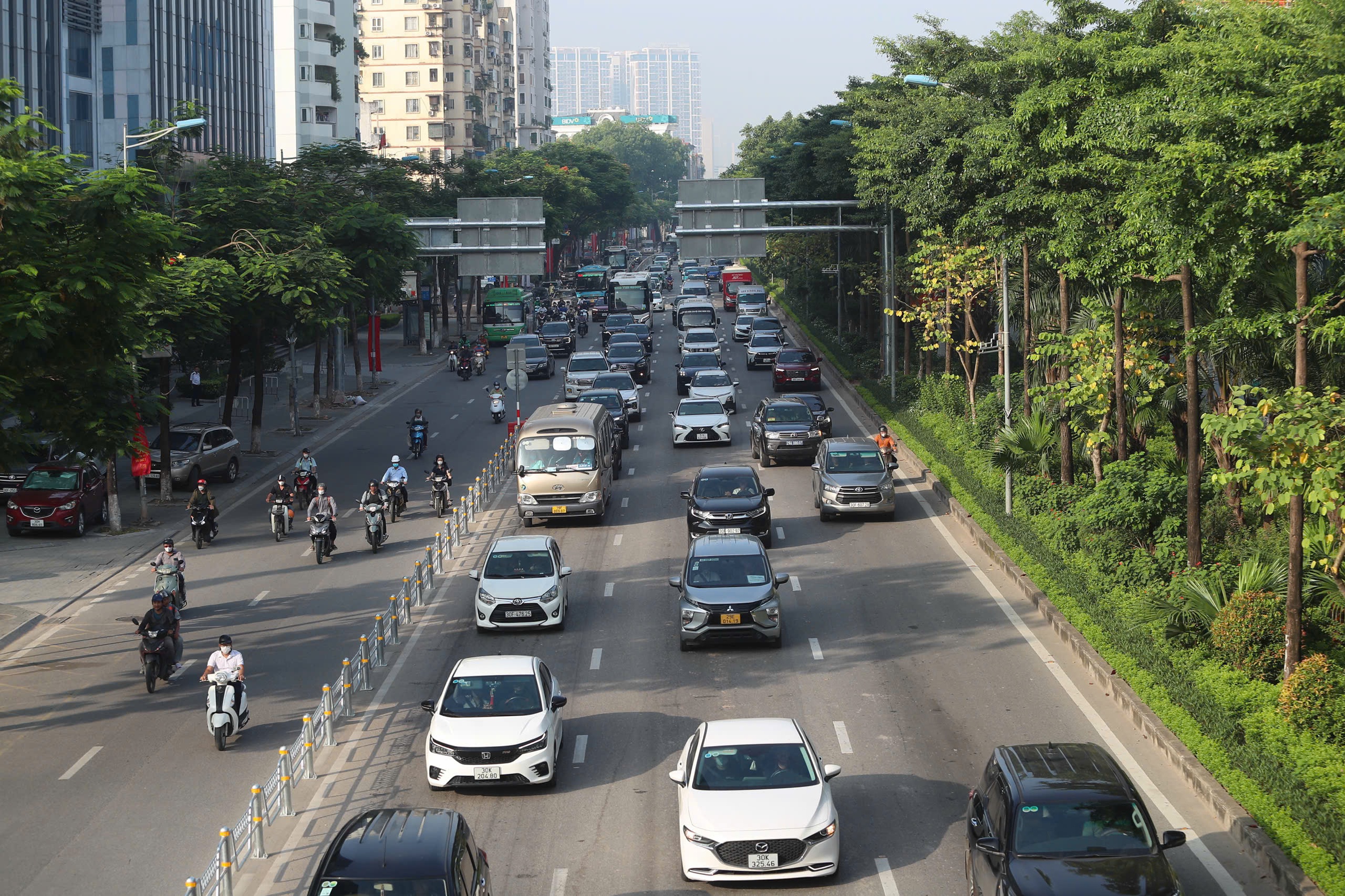 Ng&agrave;y đầu t&aacute;ch l&agrave;n phương tiện tr&ecirc;n đường V&otilde; Ch&iacute; C&ocirc;ng, người d&acirc;n Thủ đ&ocirc; lưu th&ocirc;ng thuận lợi- Ảnh 7.