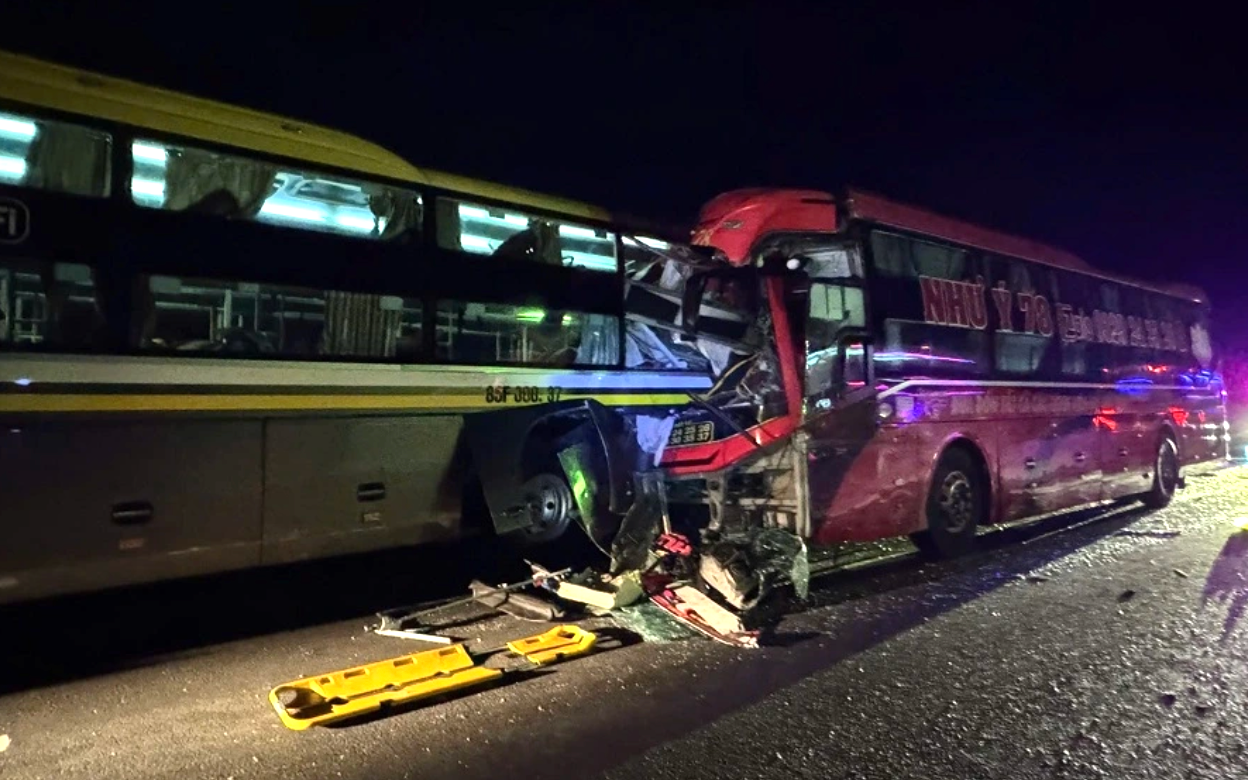 TNGT tr&ecirc;n cao tốc Vĩnh Hảo - Phan Thiết, 3 người tử vong: Xe kh&aacute;ch c&oacute; c&ograve;n hạn đăng kiểm?