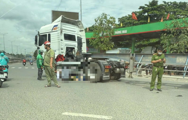 Va chạm giữa ng&atilde; tư Vũng T&agrave;u, một người đ&agrave;n &ocirc;ng đi xe m&aacute;y tử vong tại chỗ- Ảnh 1.