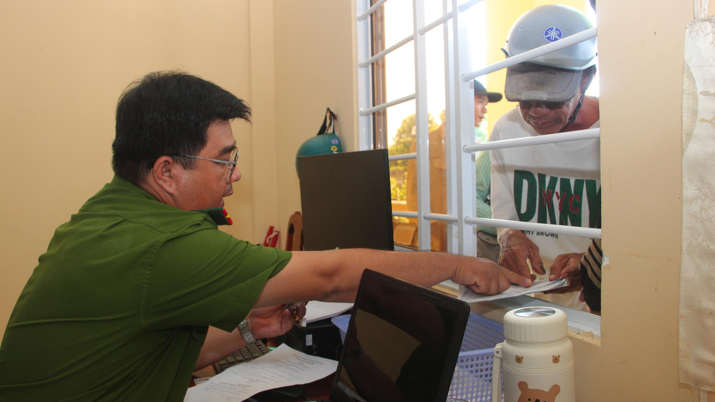 Người d&acirc;n C&agrave; Mau thuận lợi hơn khi l&agrave;m thủ tục h&agrave;nh ch&iacute;nh- Ảnh 1.