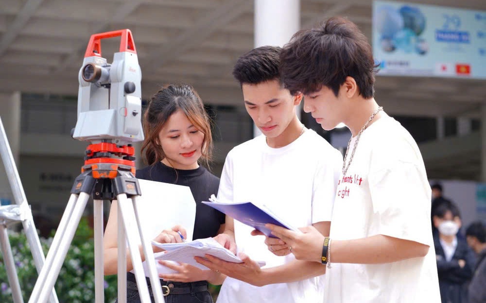 Đại học X&acirc;y dựng H&agrave; Nội đ&agrave;o tạo kỹ sư đường sắt tốc độ cao từ năm 2025