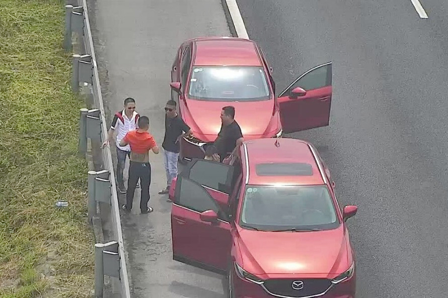 Buồn ngủ khi đang l&aacute;i xe tr&ecirc;n cao tốc c&oacute; được dừng, đỗ kh&ocirc;ng?- Ảnh 1.
