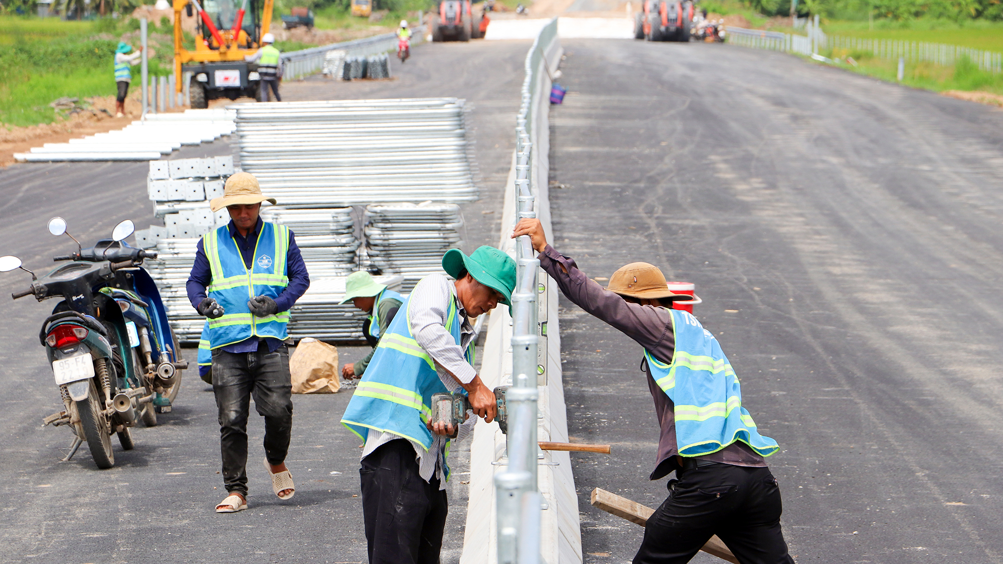 Vượt thời tiết xấu, nh&agrave; thầu quyết đưa cao tốc Cần Thơ - C&agrave; Mau về đ&iacute;ch đ&uacute;ng hẹn- Ảnh 2.