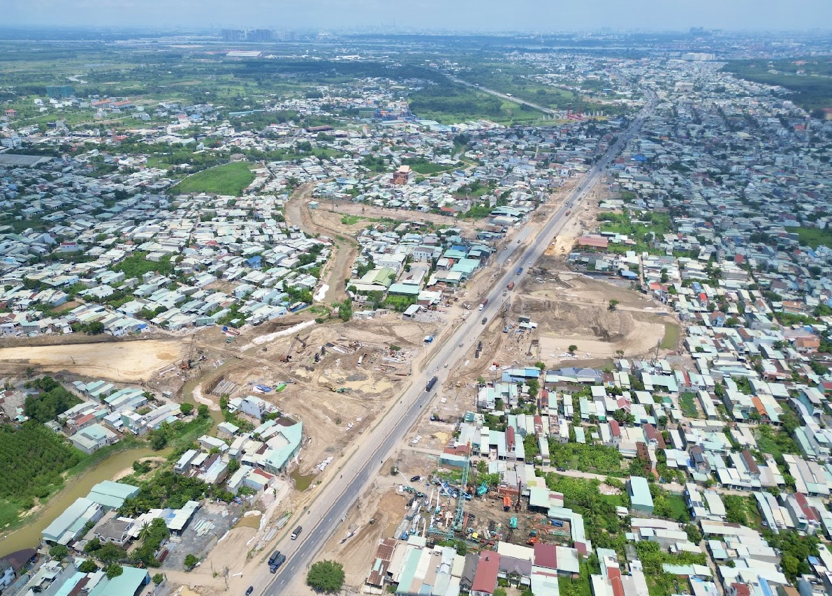To&agrave;n cảnh thi c&ocirc;ng c&aacute;c n&uacute;t giao &ldquo;xương sống&rdquo; tr&ecirc;n cao tốc Bi&ecirc;n H&ograve;a - Vũng T&agrave;u- Ảnh 5.