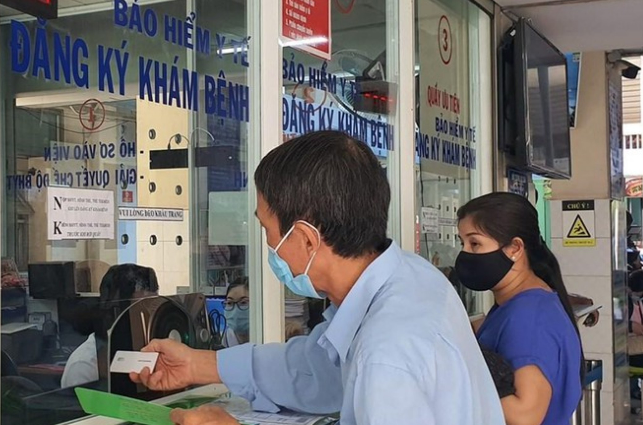 Kh&aacute;m dịch vụ theo y&ecirc;u cầu, người bệnh c&oacute; được hưởng quyền lợi BHYT?- Ảnh 1.