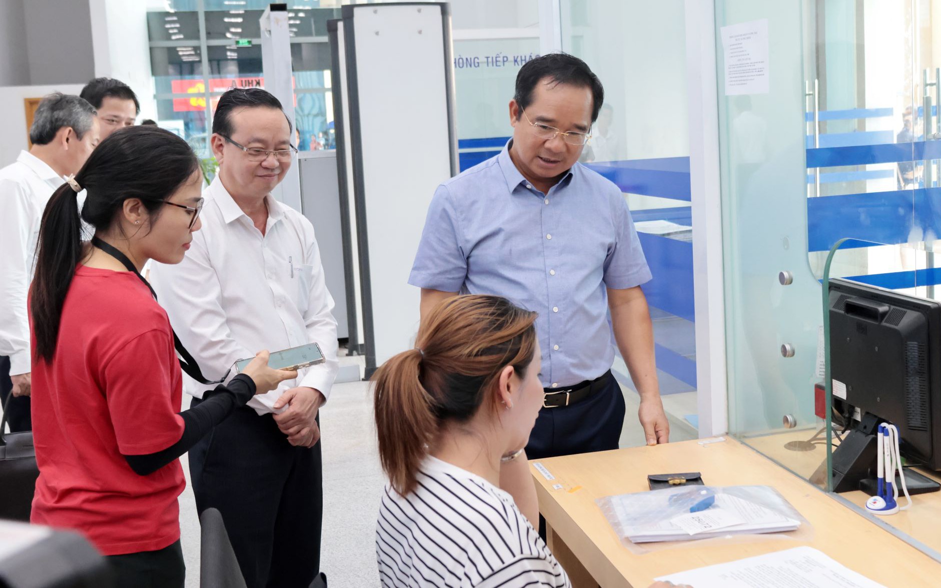 Chủ tịch TP.HCM kiểm tra bộ m&aacute;y h&agrave;nh ch&iacute;nh sau s&aacute;p nhập tại B&igrave;nh Dương cũ