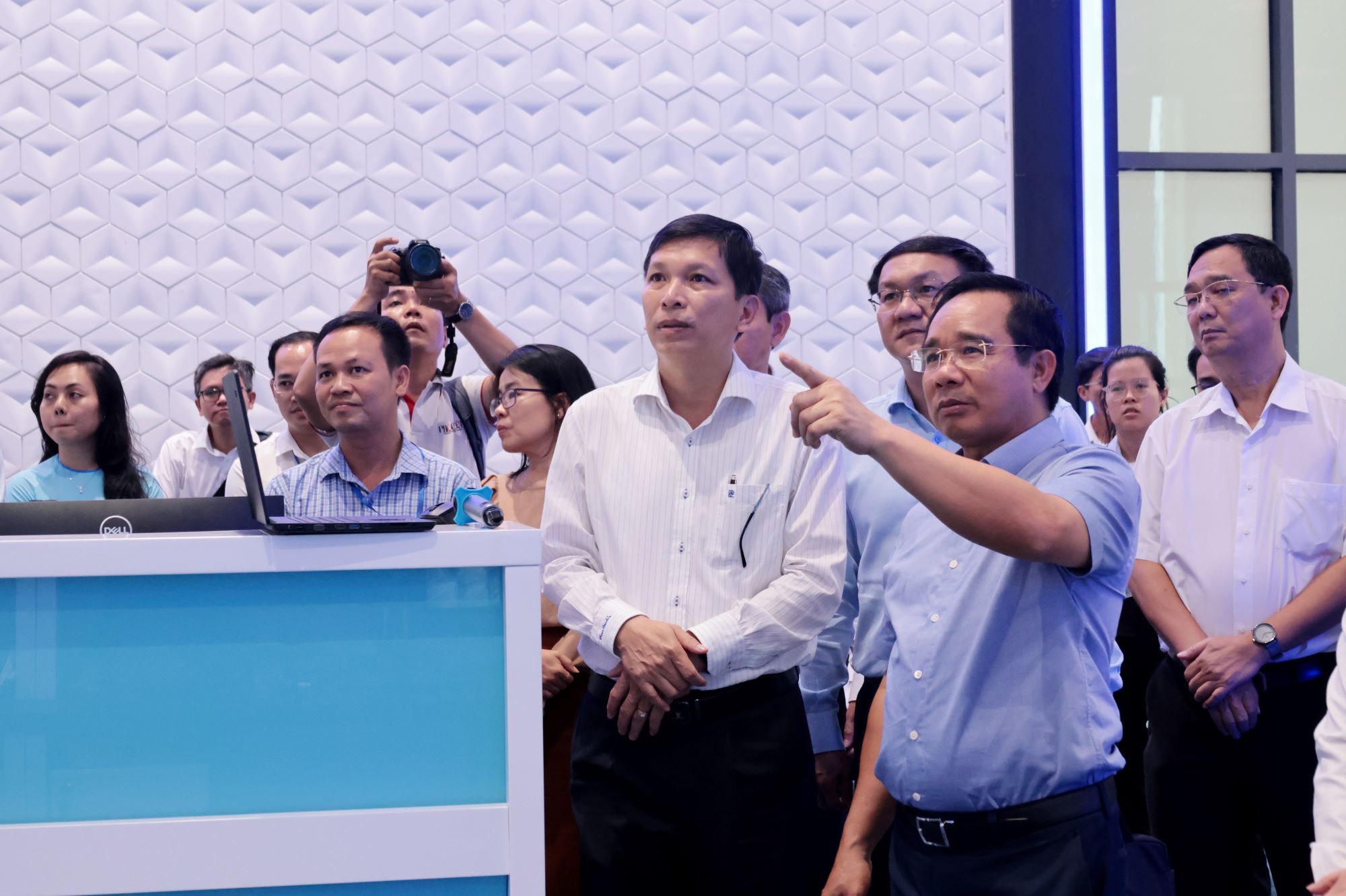 Chủ tịch TP.HCM kiểm tra bộ m&aacute;y h&agrave;nh ch&iacute;nh sau s&aacute;p nhập tại B&igrave;nh Dương cũ- Ảnh 3.