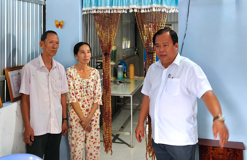 C&agrave; Mau lập đo&agrave;n c&ocirc;ng t&aacute;c kiểm tra t&igrave;nh h&igrave;nh x&oacute;a nh&agrave; tạm, nh&agrave; dột n&aacute;t- Ảnh 1.