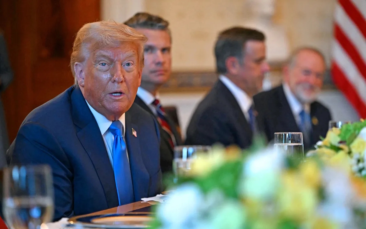Tổng thống Donald Trump khẳng định kh&ocirc;ng l&ugrave;i thời hạn &aacute;p thuế quan