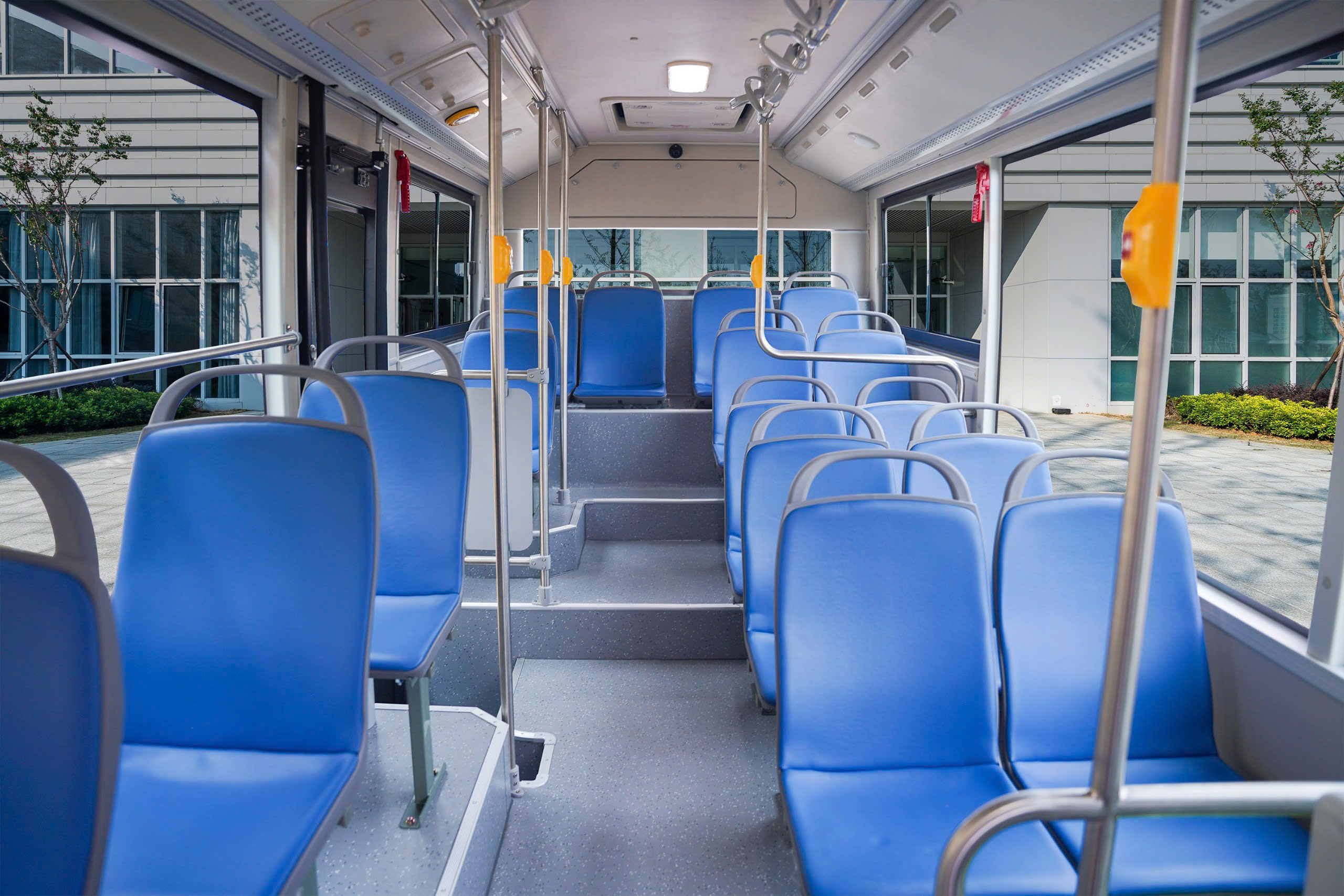 B&agrave;n giao 450 xe bu&yacute;t điện phục vụ kh&aacute;ch tại TP.HCM- Ảnh 2.