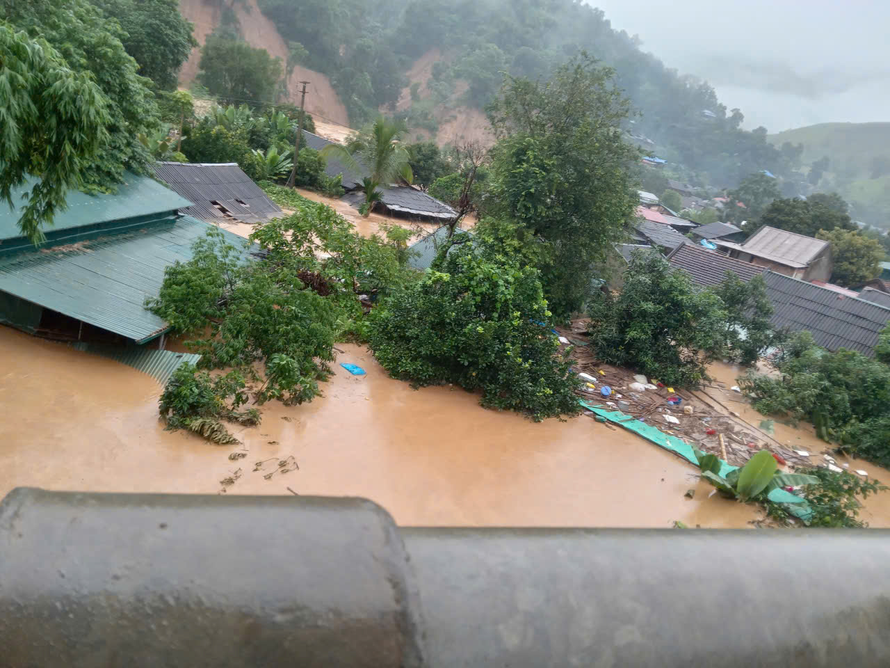 To&agrave;n cảnh trận lũ lớn ở Điện Bi&ecirc;n khiến 12 người chết v&agrave; mất t&iacute;ch- Ảnh 6.