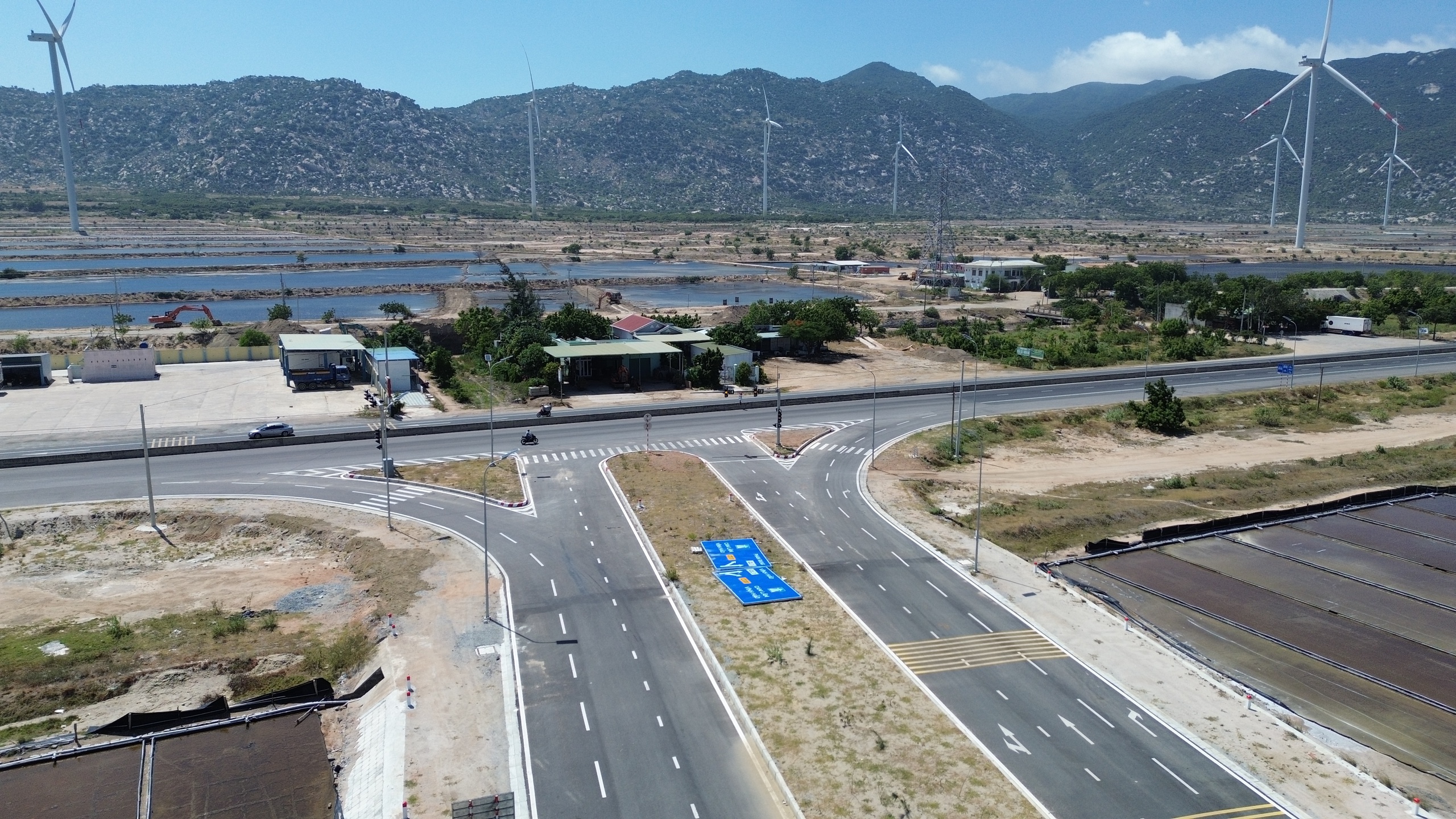 Tái khởi động đường nối cao tốc Cam Lâm - Vĩnh Hảo đến cảng quốc tế Cà Ná- Ảnh 11. Tái khởi động đường nối cao tốc Cam Lâm - Vĩnh Hảo đến cảng quốc tế Cà Ná- Ảnh 11.