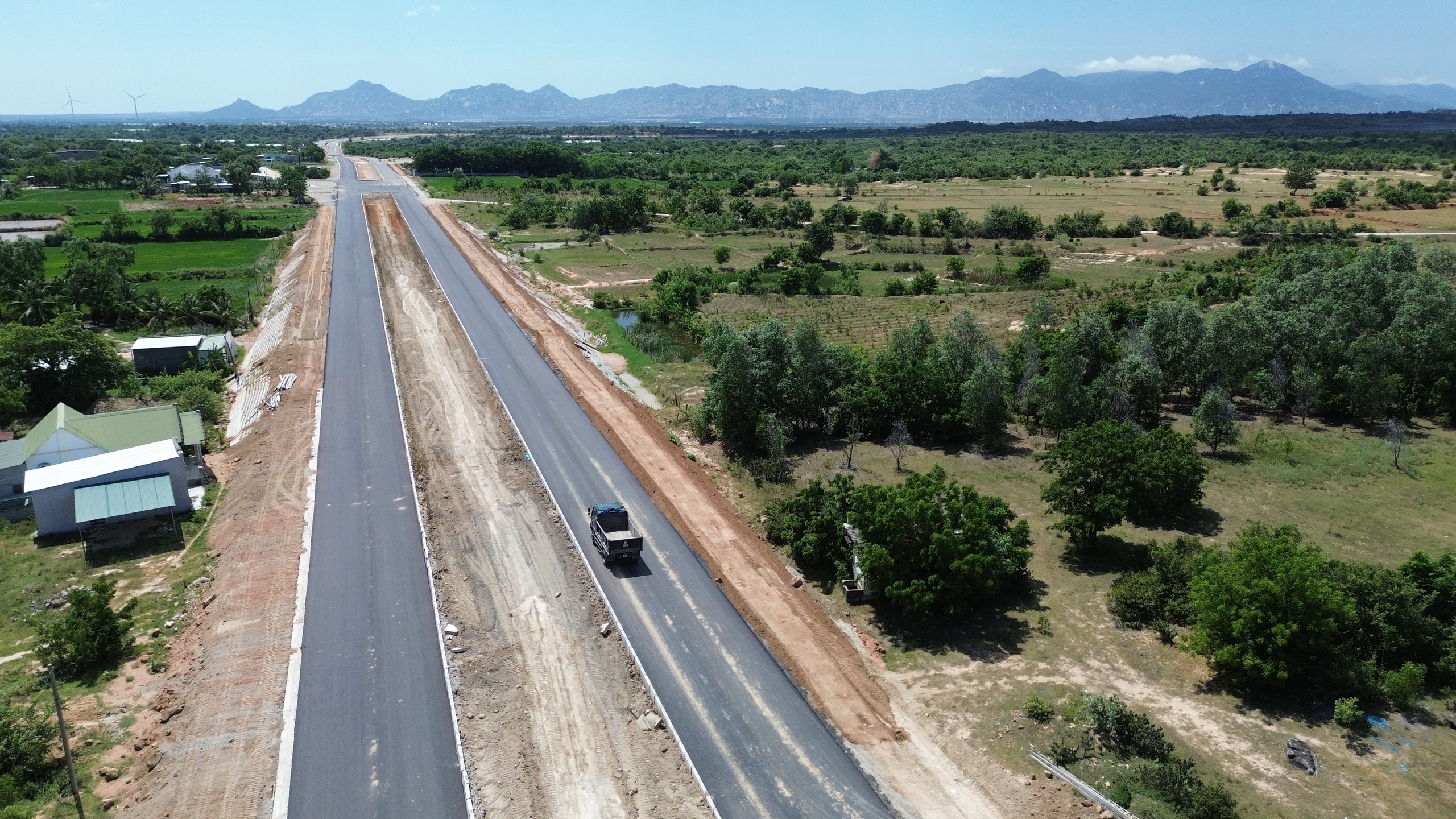 Tái khởi động đường nối cao tốc Cam Lâm - Vĩnh Hảo đến cảng quốc tế Cà Ná- Ảnh 4. Tái khởi động đường nối cao tốc Cam Lâm - Vĩnh Hảo đến cảng quốc tế Cà Ná- Ảnh 4.