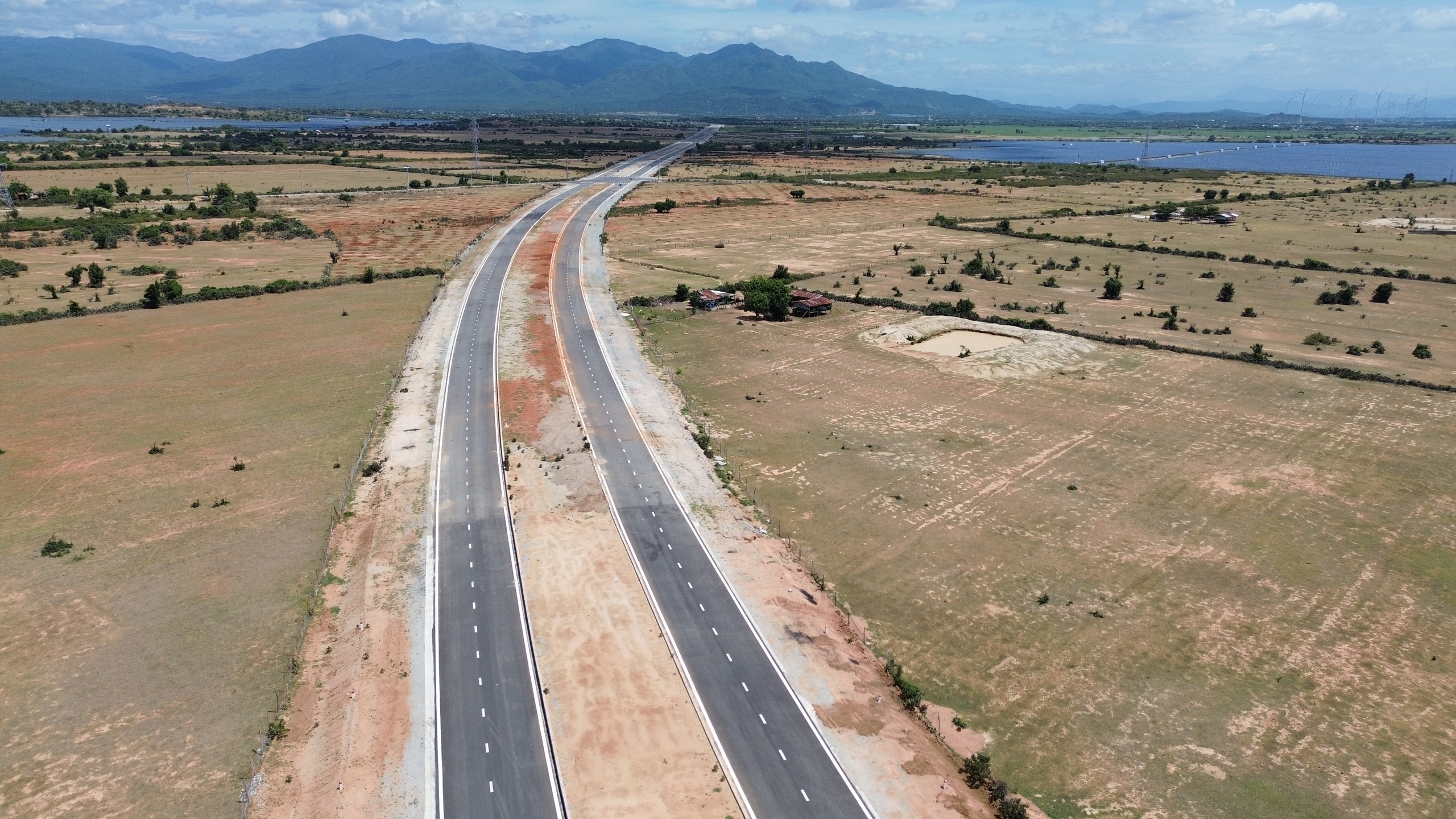 Tái khởi động đường nối cao tốc Cam Lâm - Vĩnh Hảo đến cảng quốc tế Cà Ná- Ảnh 5. Tái khởi động đường nối cao tốc Cam Lâm - Vĩnh Hảo đến cảng quốc tế Cà Ná- Ảnh 5.