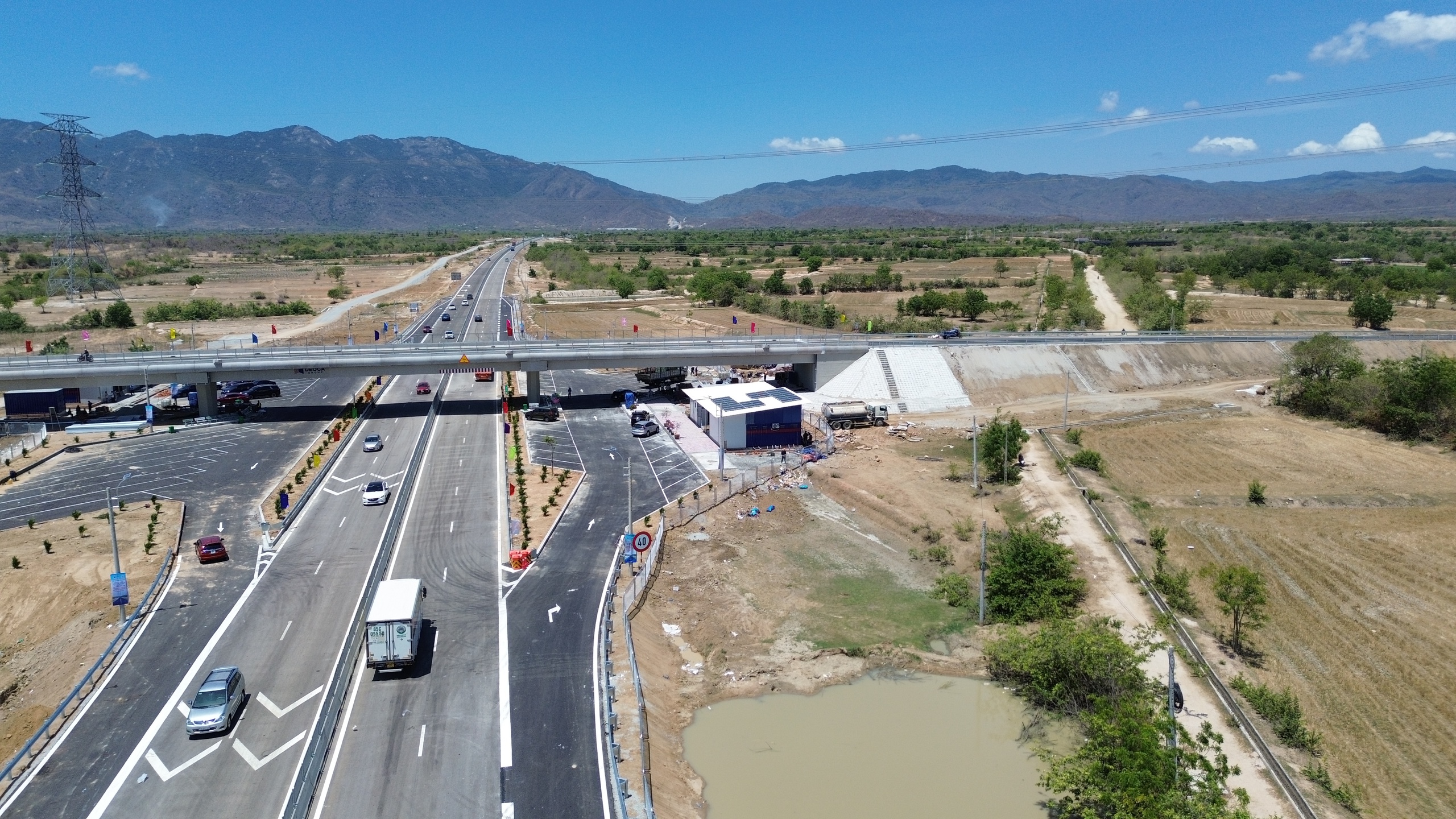 Tái khởi động đường nối cao tốc Cam Lâm - Vĩnh Hảo đến cảng quốc tế Cà Ná- Ảnh 1. Tái khởi động đường nối cao tốc Cam Lâm - Vĩnh Hảo đến cảng quốc tế Cà Ná- Ảnh 1.