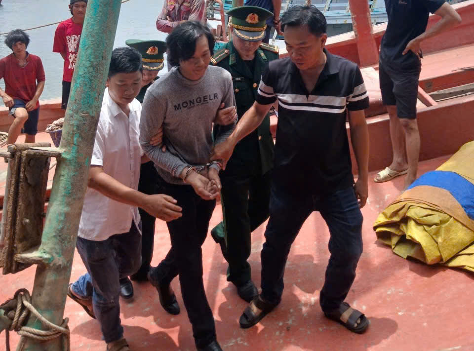 TP.HCM: Bắt giữ đối tượng bị truy n&atilde; lẩn trốn tr&ecirc;n t&agrave;u c&aacute;- Ảnh 1.