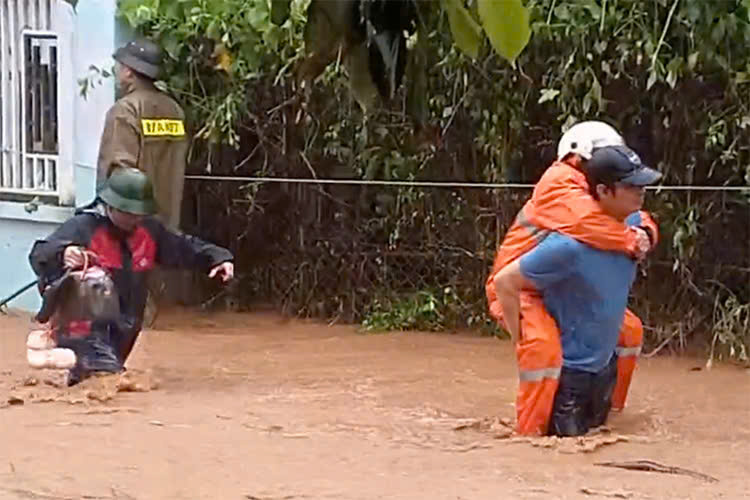 To&agrave;n cảnh trận lũ lớn ở Điện Bi&ecirc;n khiến 12 người chết v&agrave; mất t&iacute;ch- Ảnh 10.