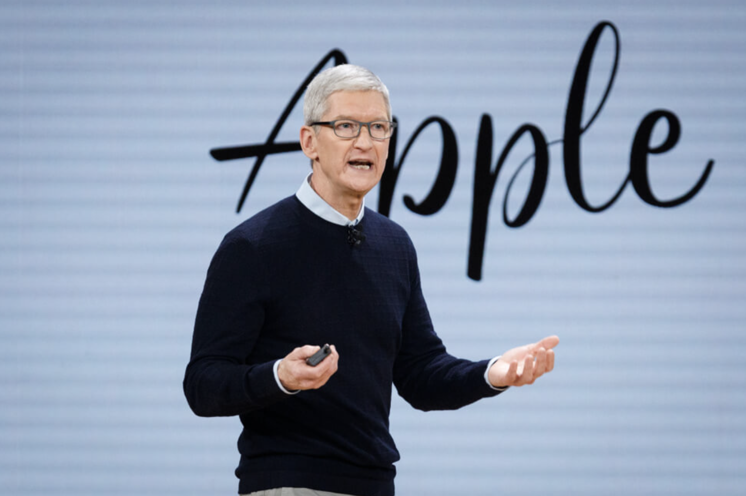 Apple đẩy mạnh đầu tư v&agrave;o AI, củng cố vị thế trong kỷ nguy&ecirc;n c&ocirc;ng nghệ mới- Ảnh 1.