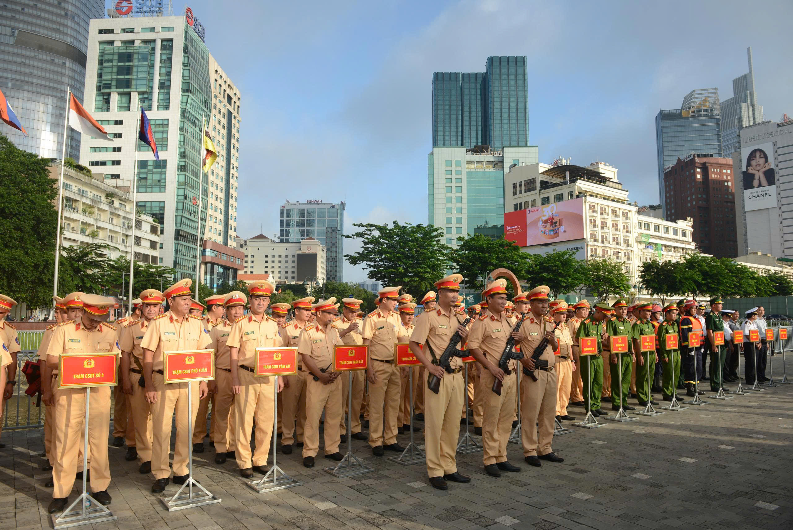 C&ocirc;ng an TP.HCM ra qu&acirc;n cao điểm trấn &aacute;p tội phạm tr&ecirc;n đường thủy- Ảnh 1.