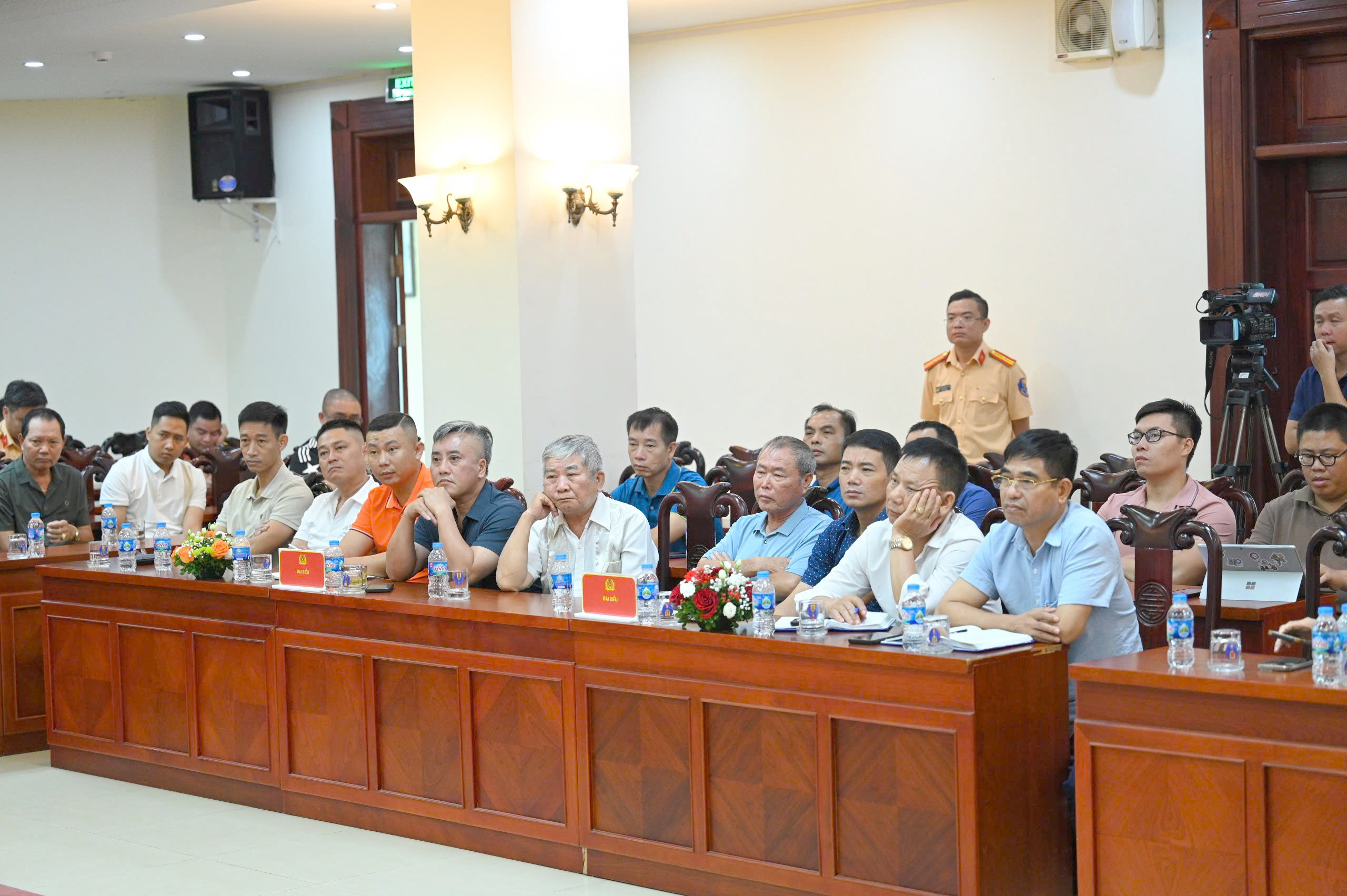 Doanh nghiệp hiến kế giảm tai nạn giao thông liên quan xe kinh doanh vận tải- Ảnh 4. Doanh nghiệp hiến kế giảm tai nạn giao thông liên quan xe kinh doanh vận tải- Ảnh 4.