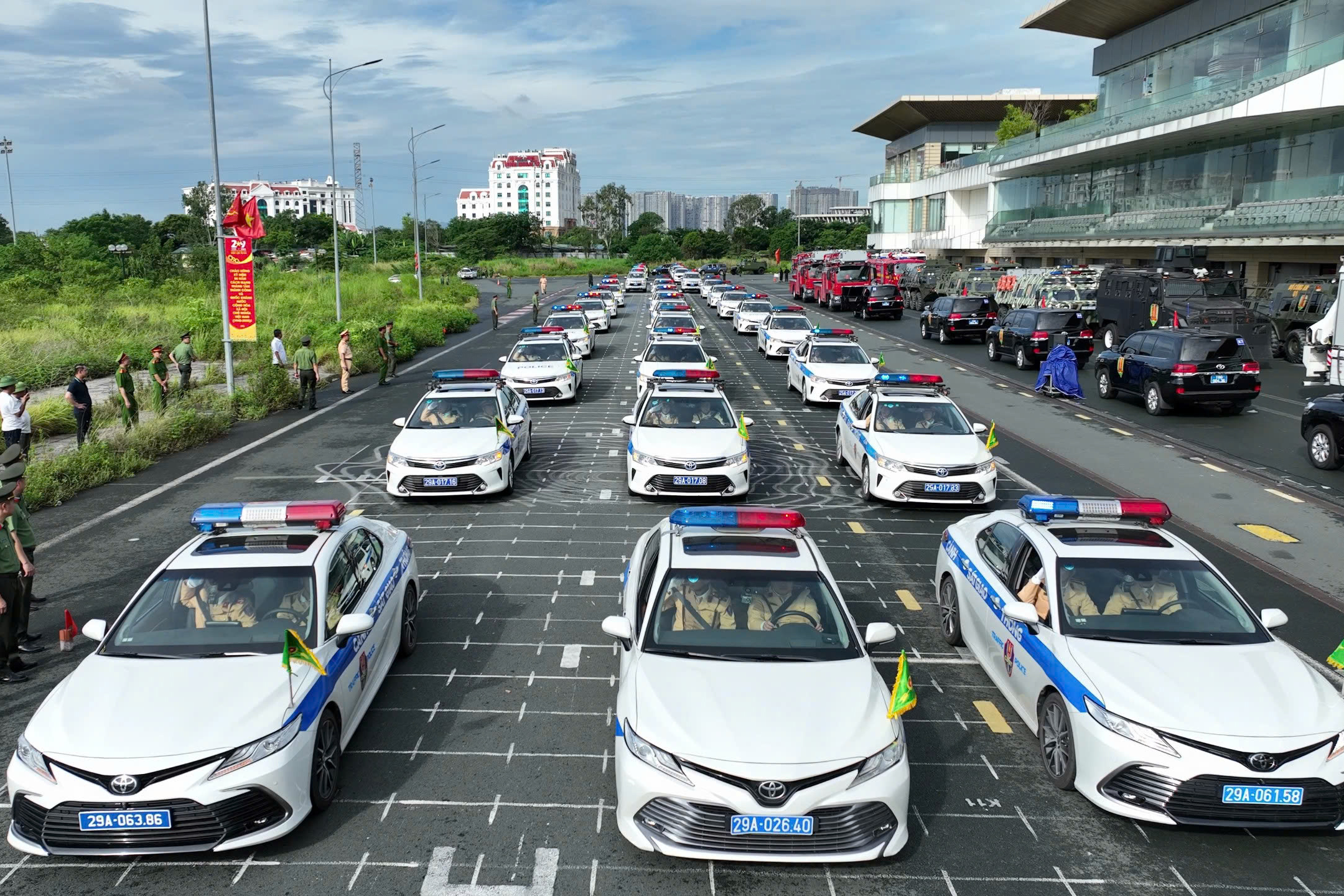 Nữ CSGT H&agrave; Nội tr&igrave;nh diễn v&otilde; thuật tại buổi hợp luyện diễu binh, diễu h&agrave;nh- Ảnh 7.