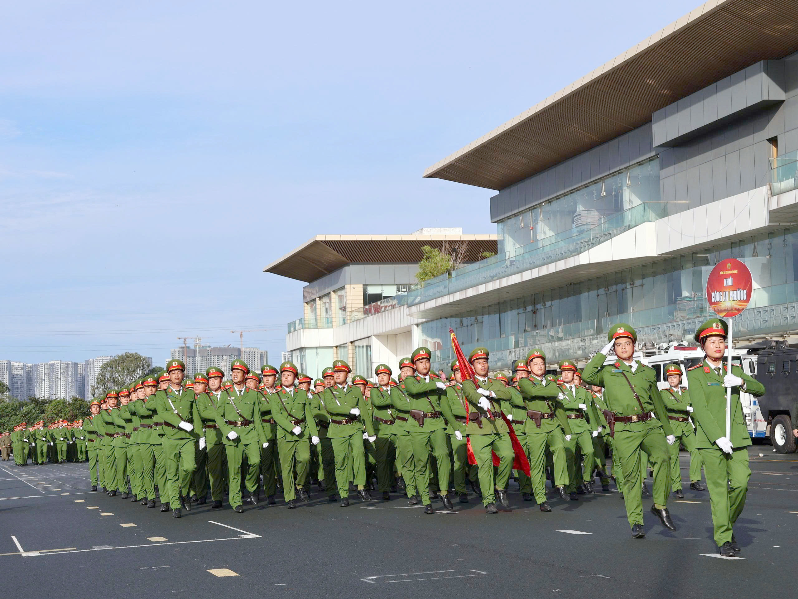 Nữ CSGT H&agrave; Nội tr&igrave;nh diễn v&otilde; thuật tại buổi hợp luyện diễu binh, diễu h&agrave;nh- Ảnh 5.