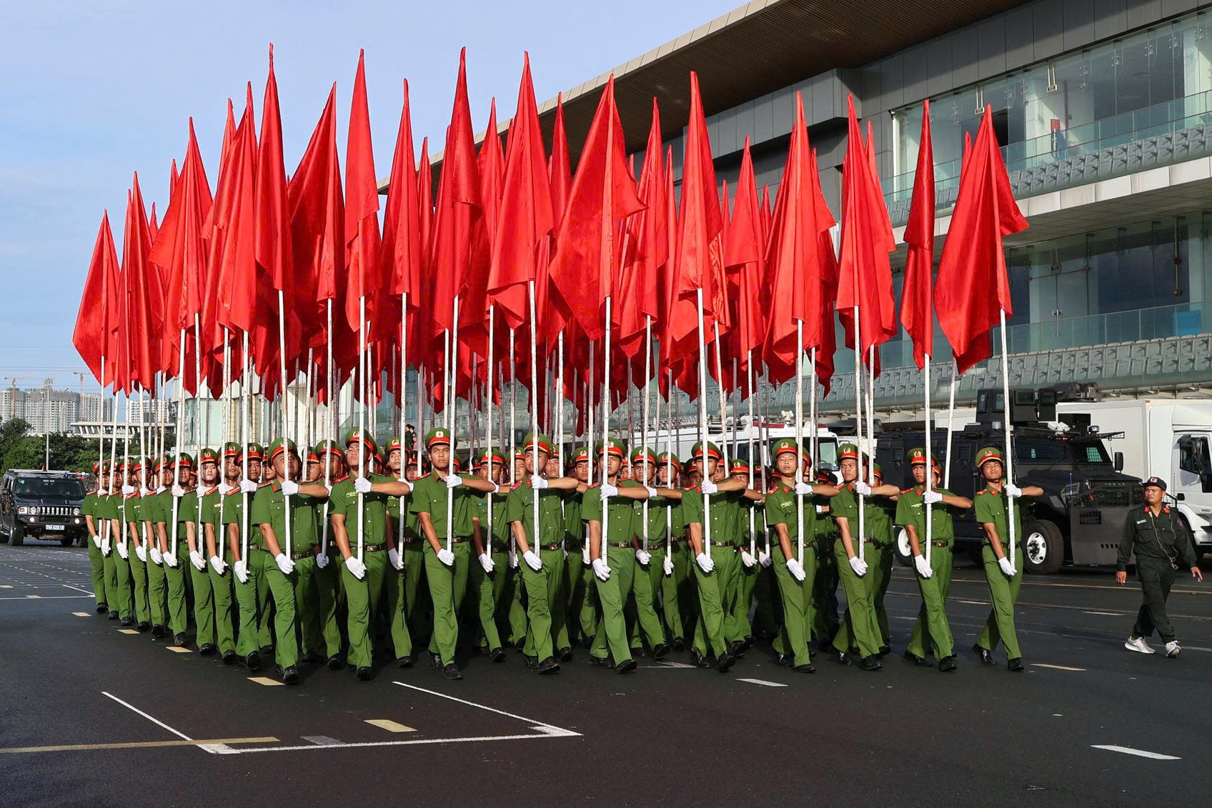 Nữ CSGT H&agrave; Nội tr&igrave;nh diễn v&otilde; thuật tại buổi hợp luyện diễu binh, diễu h&agrave;nh- Ảnh 4.