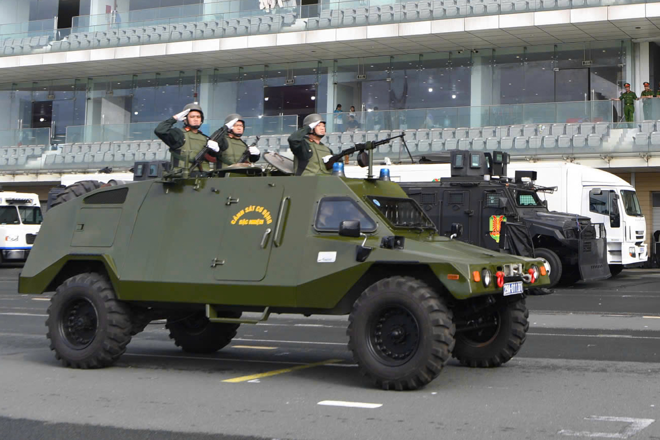 Nữ CSGT H&agrave; Nội tr&igrave;nh diễn v&otilde; thuật tại buổi hợp luyện diễu binh, diễu h&agrave;nh- Ảnh 11.