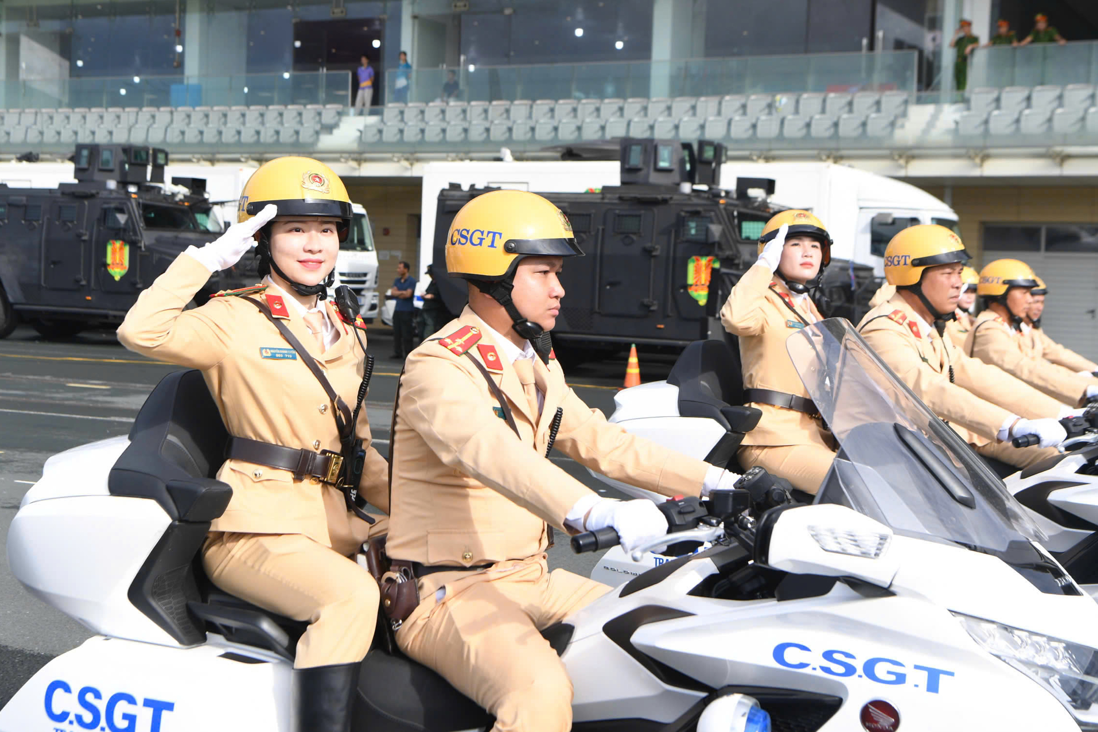 Nữ CSGT H&agrave; Nội tr&igrave;nh diễn v&otilde; thuật tại buổi hợp luyện diễu binh, diễu h&agrave;nh- Ảnh 6.