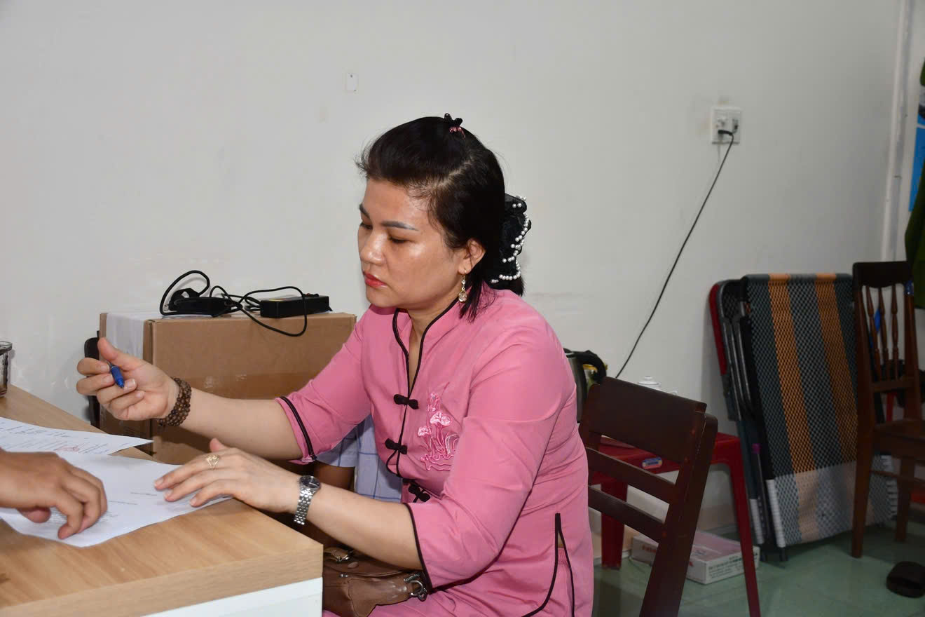 Quảng Ng&atilde;i: B&eacute; trai bị bảo mẫu n&eacute;m xuống nền nh&agrave; đ&atilde; qua đời- Ảnh 2.
