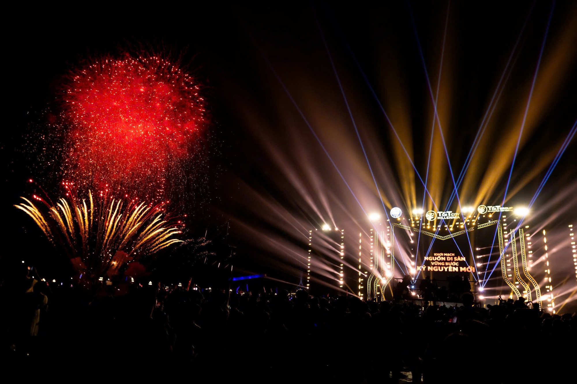 Đại nhạc hội “Khơi mạch nguồn Di sản” tại T&T City Millennia bùng nổ với dàn sao “khủng”- Ảnh 7. Đại nhạc hội “Khơi mạch nguồn Di sản” tại T&T City Millennia bùng nổ với dàn sao “khủng”- Ảnh 7.