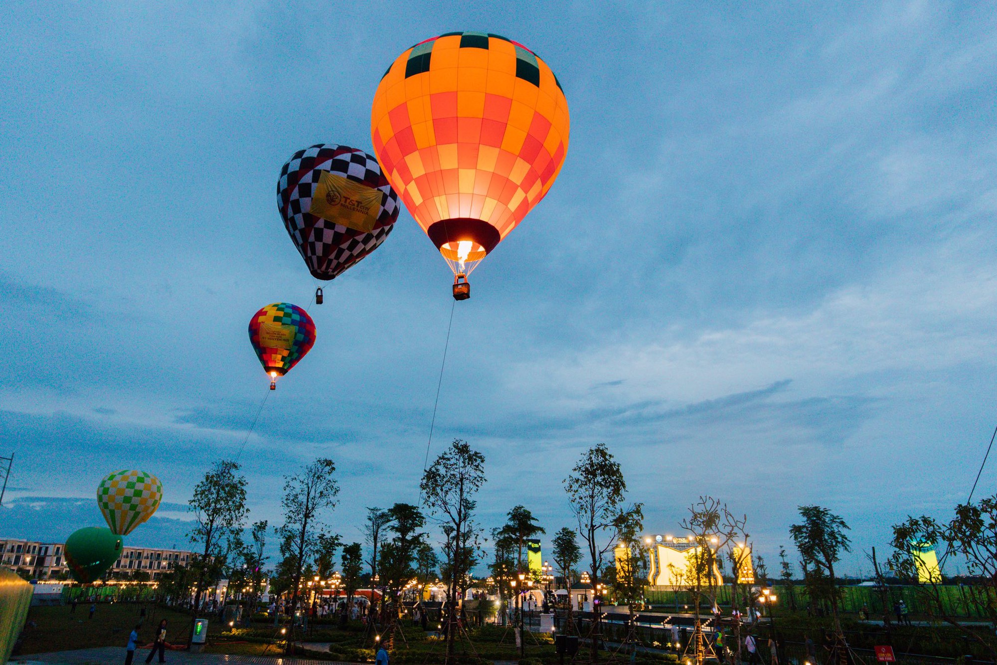 Đại nhạc hội “Khơi mạch nguồn Di sản” tại T&T City Millennia bùng nổ với dàn sao “khủng”- Ảnh 12. Đại nhạc hội “Khơi mạch nguồn Di sản” tại T&T City Millennia bùng nổ với dàn sao “khủng”- Ảnh 12.