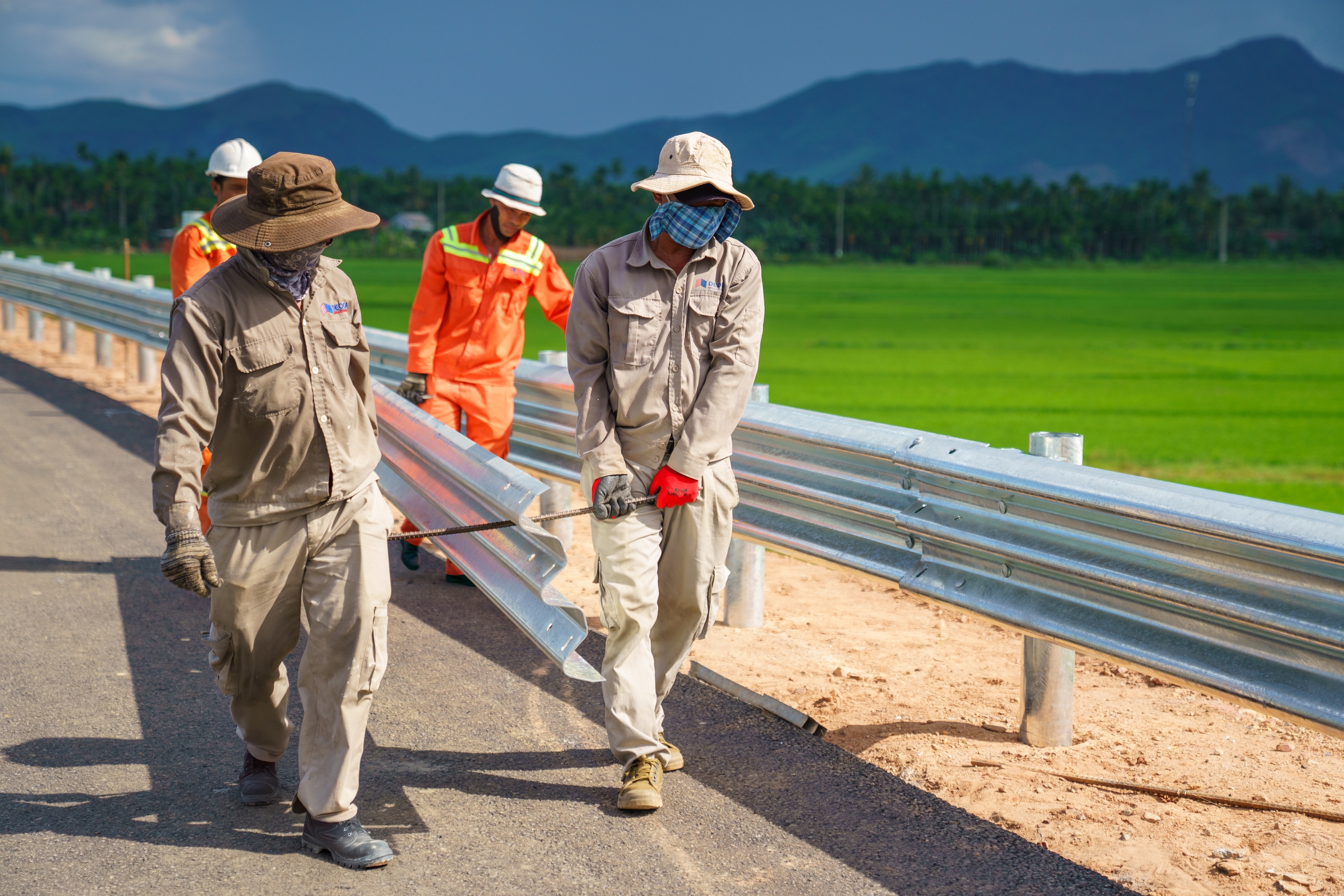 Đua nước r&uacute;t th&ocirc;ng xe kỹ thuật 10km cao tốc Quảng Ng&atilde;i - Ho&agrave;i Nhơn- Ảnh 6.