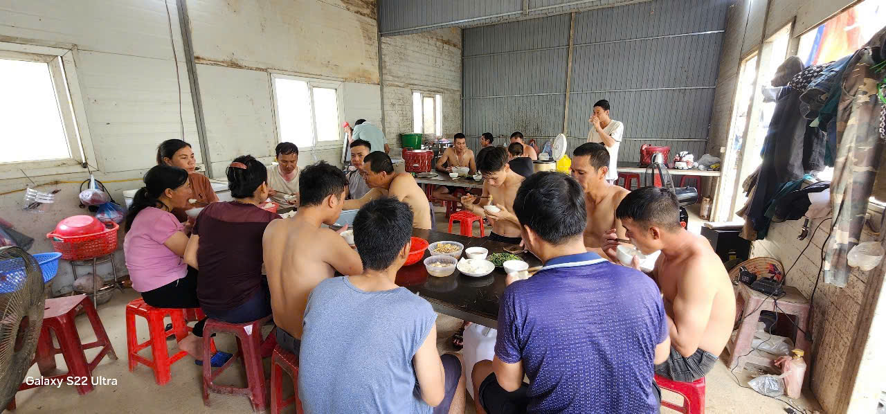 Ăn núi, ngủ rừng và lời hứa tiến độ tuyến đường hơn 1.300 tỷ đồng nối Lào Cai - Lai Châu- Ảnh 1. Ăn núi, ngủ rừng và lời hứa tiến độ tuyến đường hơn 1.300 tỷ đồng nối Lào Cai - Lai Châu- Ảnh 1.