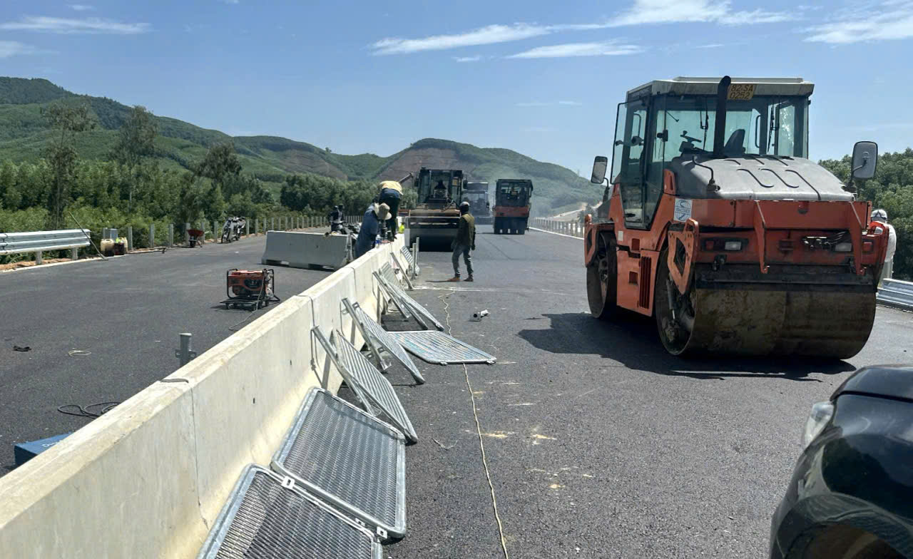 Đua nước r&uacute;t th&ocirc;ng xe kỹ thuật 10km cao tốc Quảng Ng&atilde;i - Ho&agrave;i Nhơn- Ảnh 4.