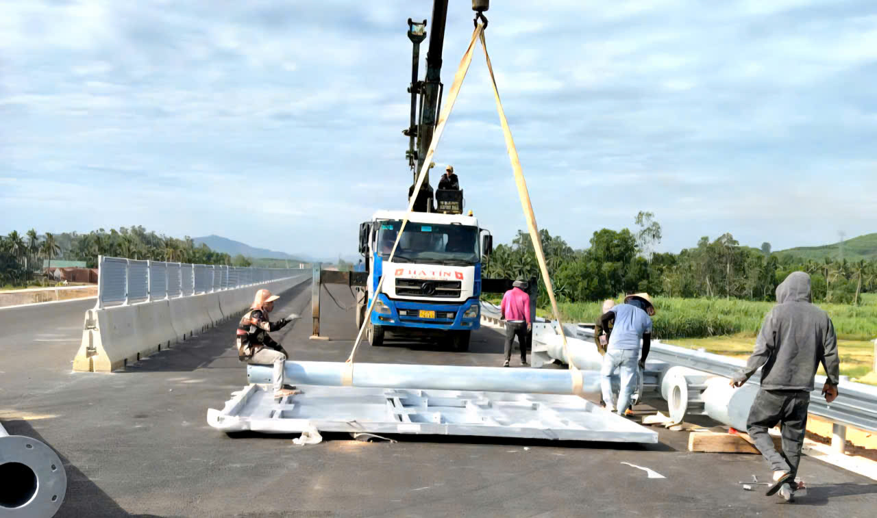 Đua nước r&uacute;t th&ocirc;ng xe kỹ thuật 10km cao tốc Quảng Ng&atilde;i - Ho&agrave;i Nhơn- Ảnh 10.