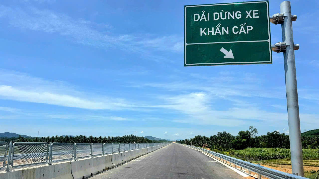 Đua nước r&uacute;t th&ocirc;ng xe kỹ thuật 10km cao tốc Quảng Ng&atilde;i - Ho&agrave;i Nhơn- Ảnh 13.
