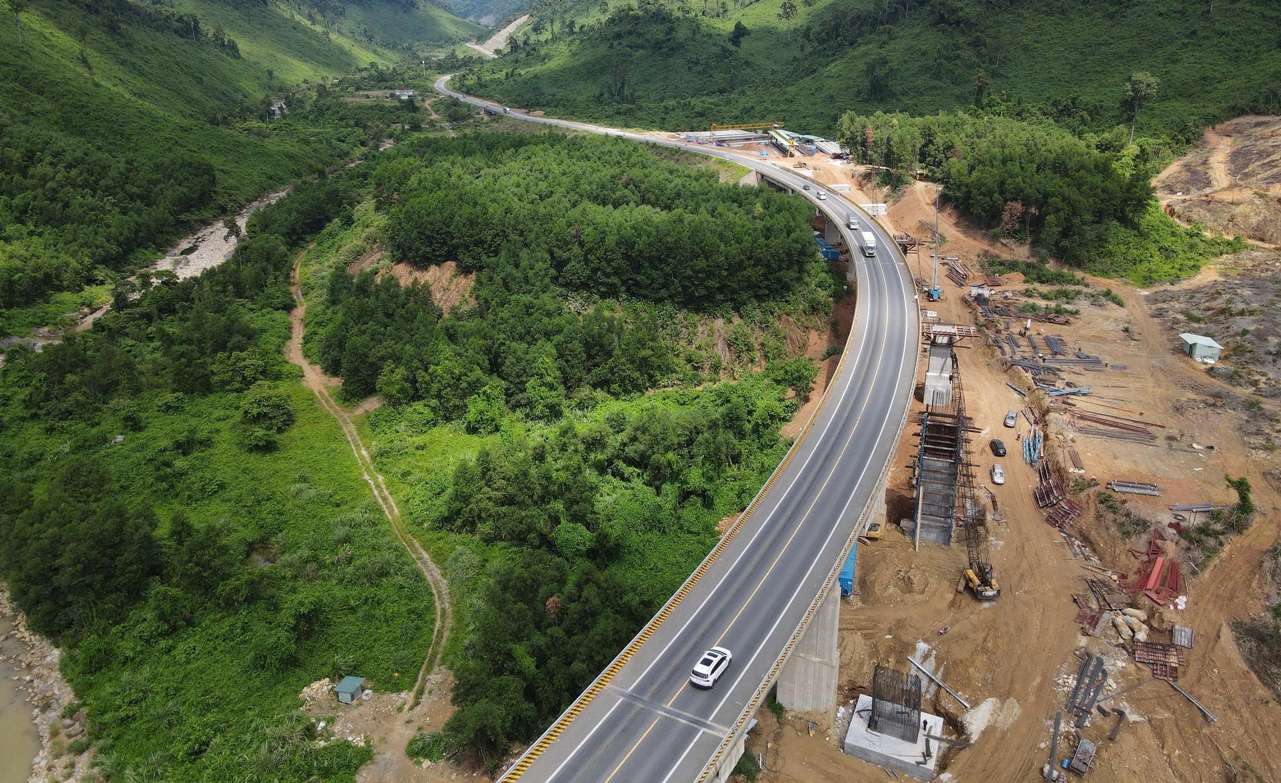 Đẩy nhanh tiến độ 50 cầu tr&ecirc;n cao tốc qua th&agrave;nh phố Huế- Ảnh 1.