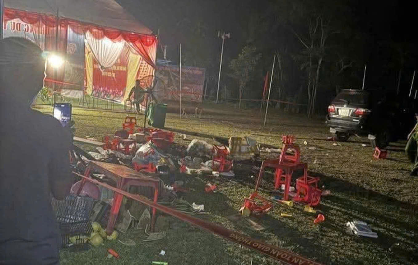 L&agrave;o Cai: Xe l&ugrave;i tr&uacute;ng nh&oacute;m trẻ ở nh&agrave; văn h&oacute;a, 1 b&eacute; tử vong, 7 b&eacute; bị thương- Ảnh 1.