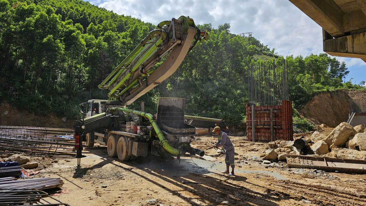 Đẩy nhanh tiến độ 50 cầu tr&ecirc;n cao tốc qua th&agrave;nh phố Huế- Ảnh 9.