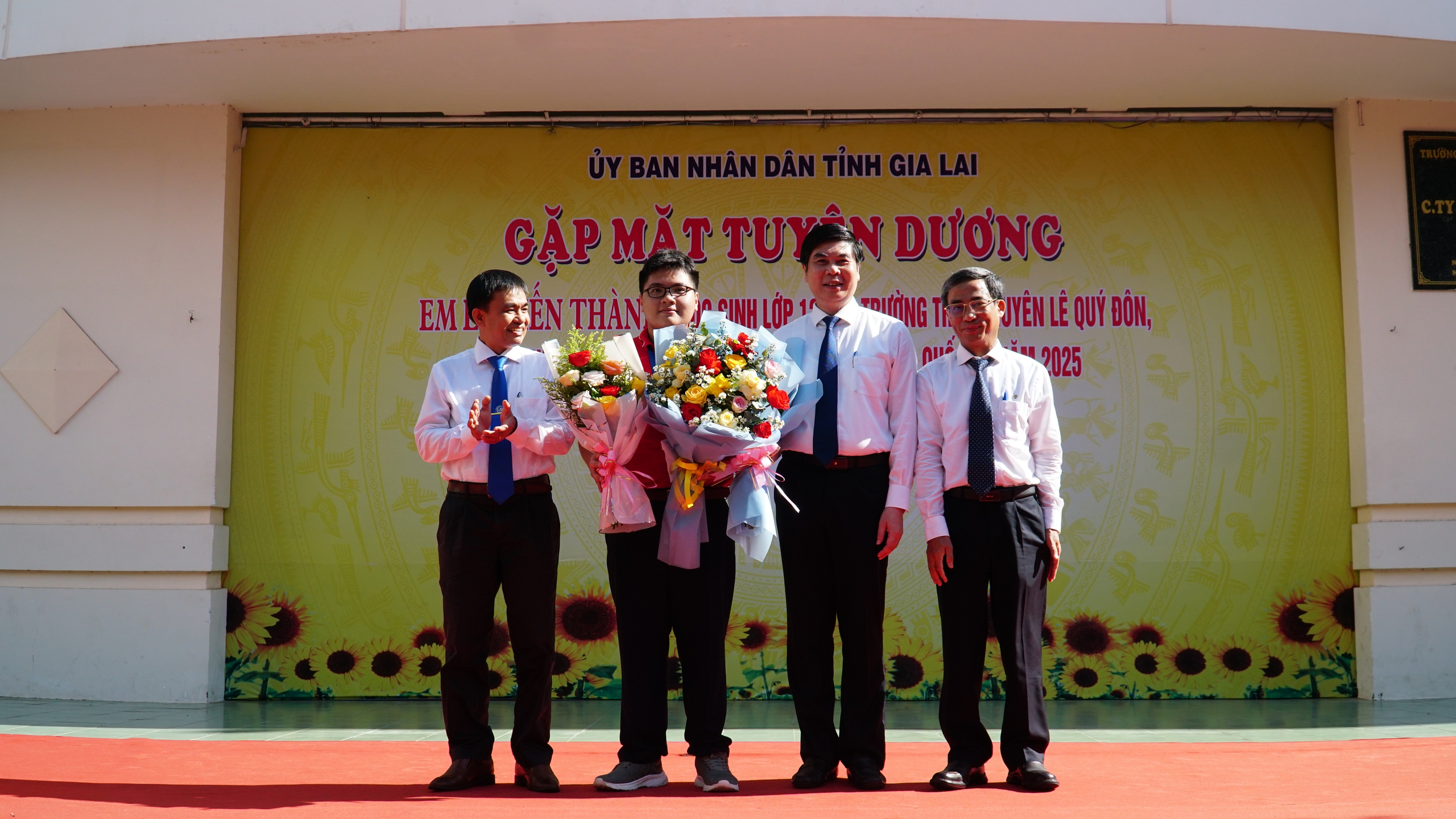 Gia Lai tuy&ecirc;n dương học sinh đạt Huy chương V&agrave;ng Olympic Tin học quốc tế- Ảnh 3.