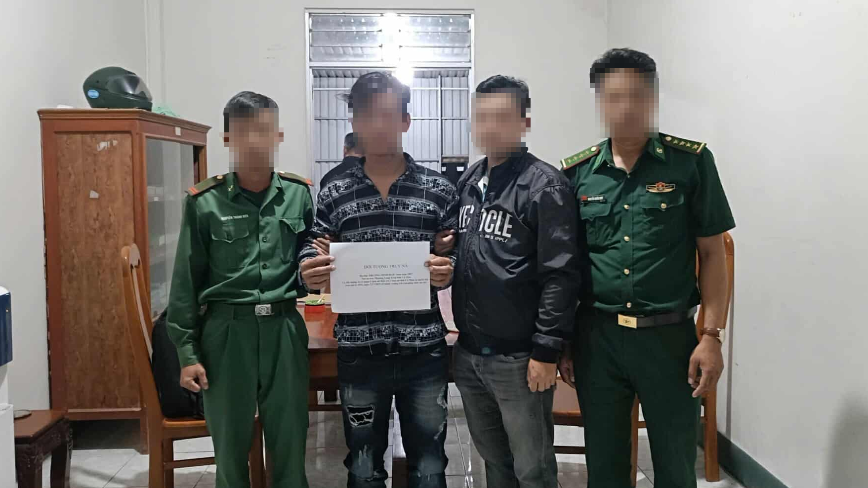 C&agrave; Mau: Bắt đối tượng truy n&atilde; đang lẩn trốn tr&ecirc;n t&agrave;u c&aacute;- Ảnh 1.