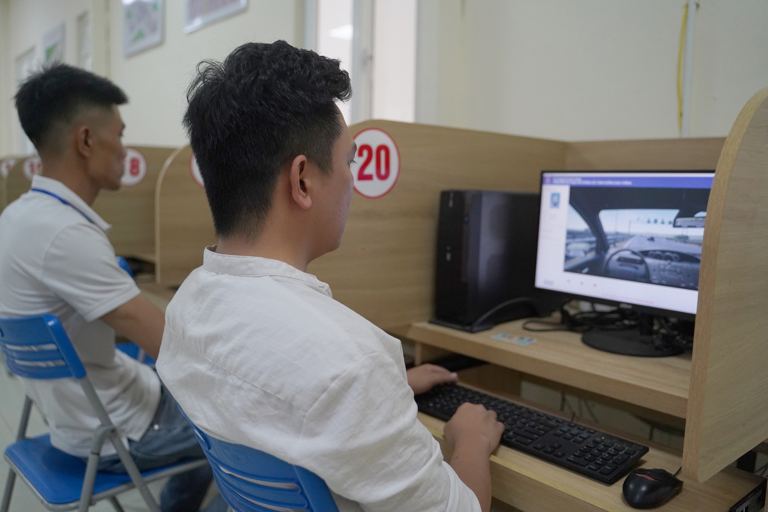 Được chọn thứ tự nội dung s&aacute;t hạch cấp GPLX, nhiều học vi&ecirc;n vượt qua phần thi kh&oacute;- Ảnh 2.