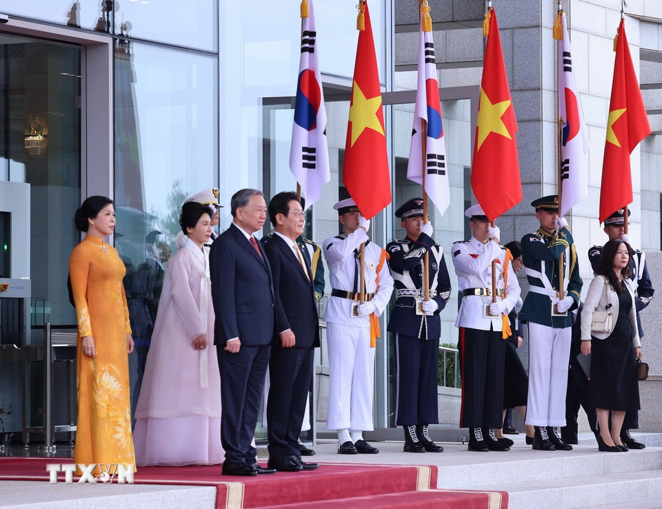 H&agrave;n Quốc bắn 21 loạt đại b&aacute;c ch&agrave;o mừng Tổng B&iacute; thư T&ocirc; L&acirc;m v&agrave; Phu nh&acirc;n- Ảnh 2.