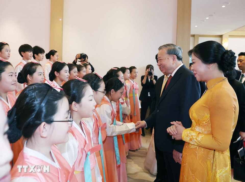 H&agrave;n Quốc bắn 21 loạt đại b&aacute;c ch&agrave;o mừng Tổng B&iacute; thư T&ocirc; L&acirc;m v&agrave; Phu nh&acirc;n- Ảnh 6.
