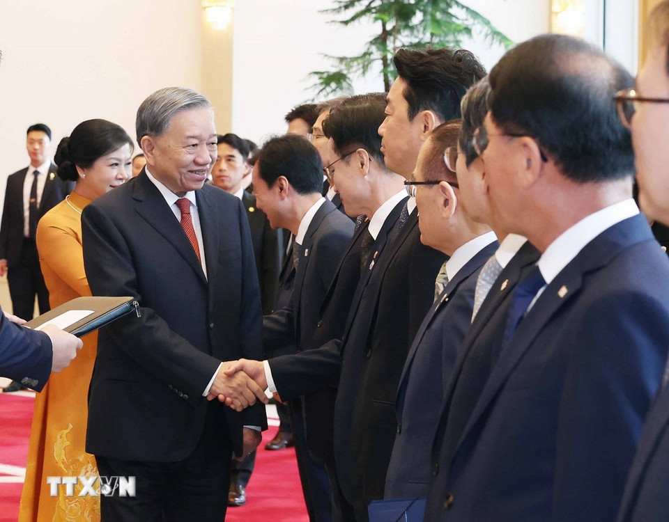 H&agrave;n Quốc bắn 21 loạt đại b&aacute;c ch&agrave;o mừng Tổng B&iacute; thư T&ocirc; L&acirc;m v&agrave; Phu nh&acirc;n- Ảnh 5.