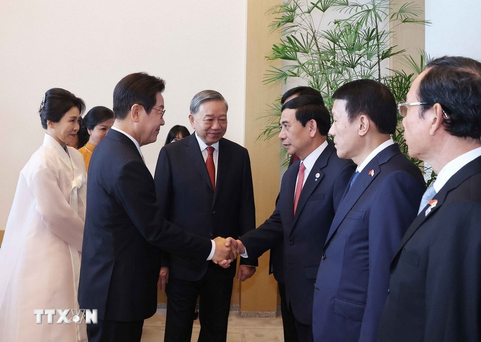 H&agrave;n Quốc bắn 21 loạt đại b&aacute;c ch&agrave;o mừng Tổng B&iacute; thư T&ocirc; L&acirc;m v&agrave; Phu nh&acirc;n- Ảnh 4.