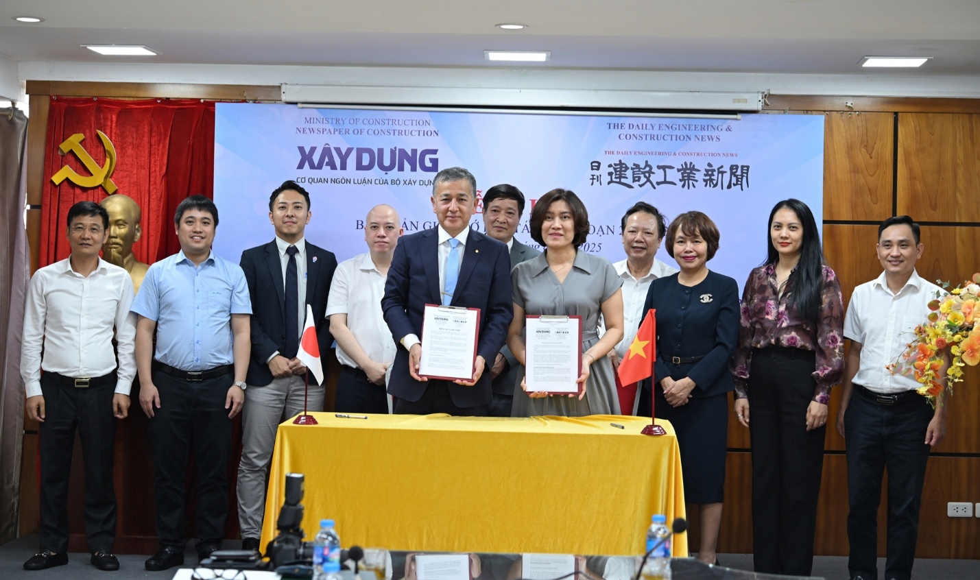 Vietnam, Japan construction newspapers strengthen ties with new cooperation agreement- Ảnh 1. Vietnam, Japan construction newspapers strengthen ties with new cooperation agreement- Ảnh 1.